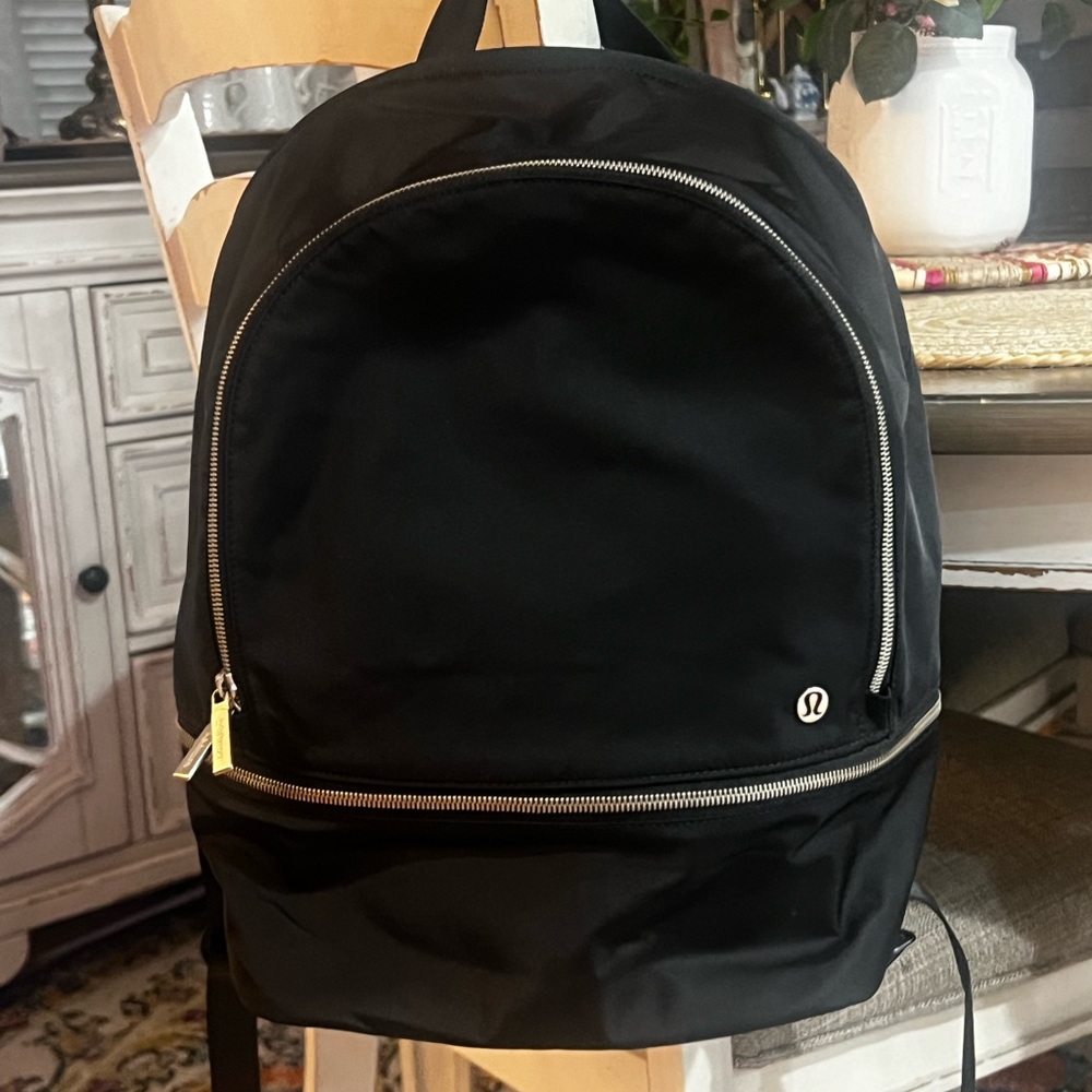 City Adventurer Backpack 20L. Black.